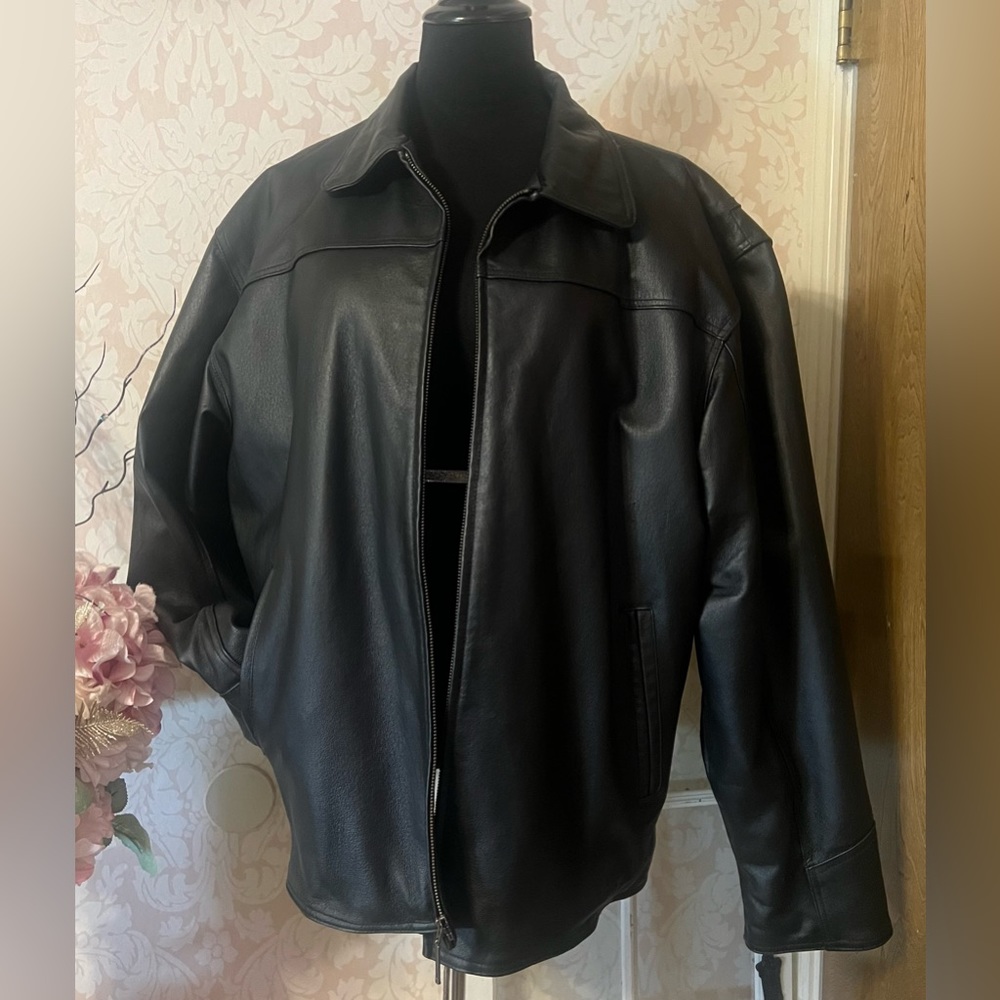 Men’s Like New Oscar Piel Leather Coat!! Size Medium